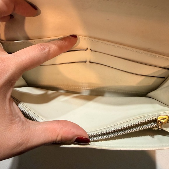 Louis Vuitton Sarah Wallet Monogram Vernis Pearl Ivory Patent - Picture 7 of 13